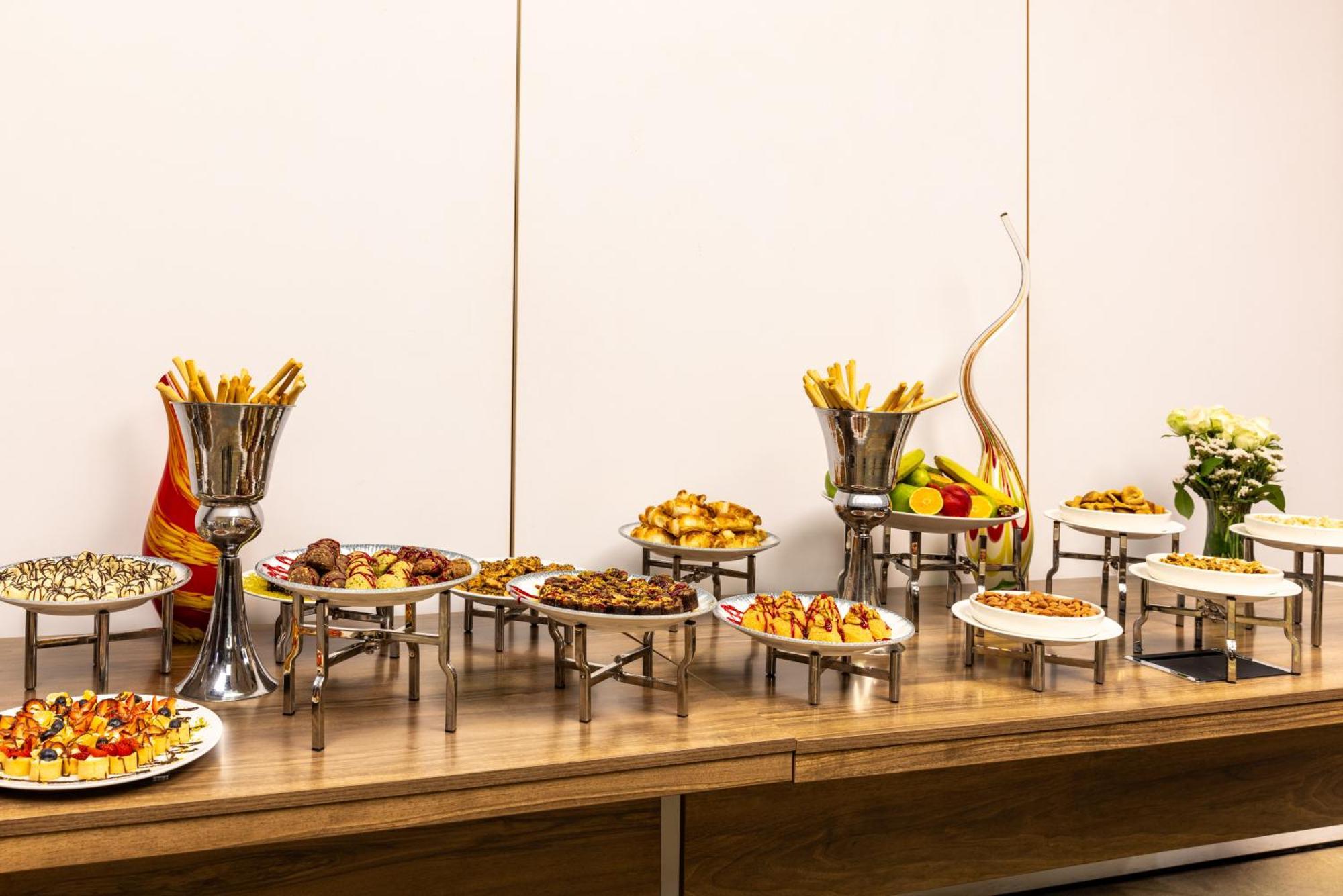 クラリオン ホテル ゴールデン ホーン イスタンブール エクステリア 写真 A buffet