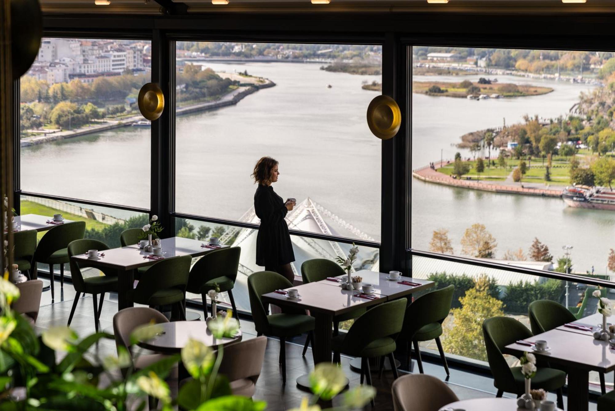 クラリオン ホテル ゴールデン ホーン イスタンブール エクステリア 写真 The River Restaurant
