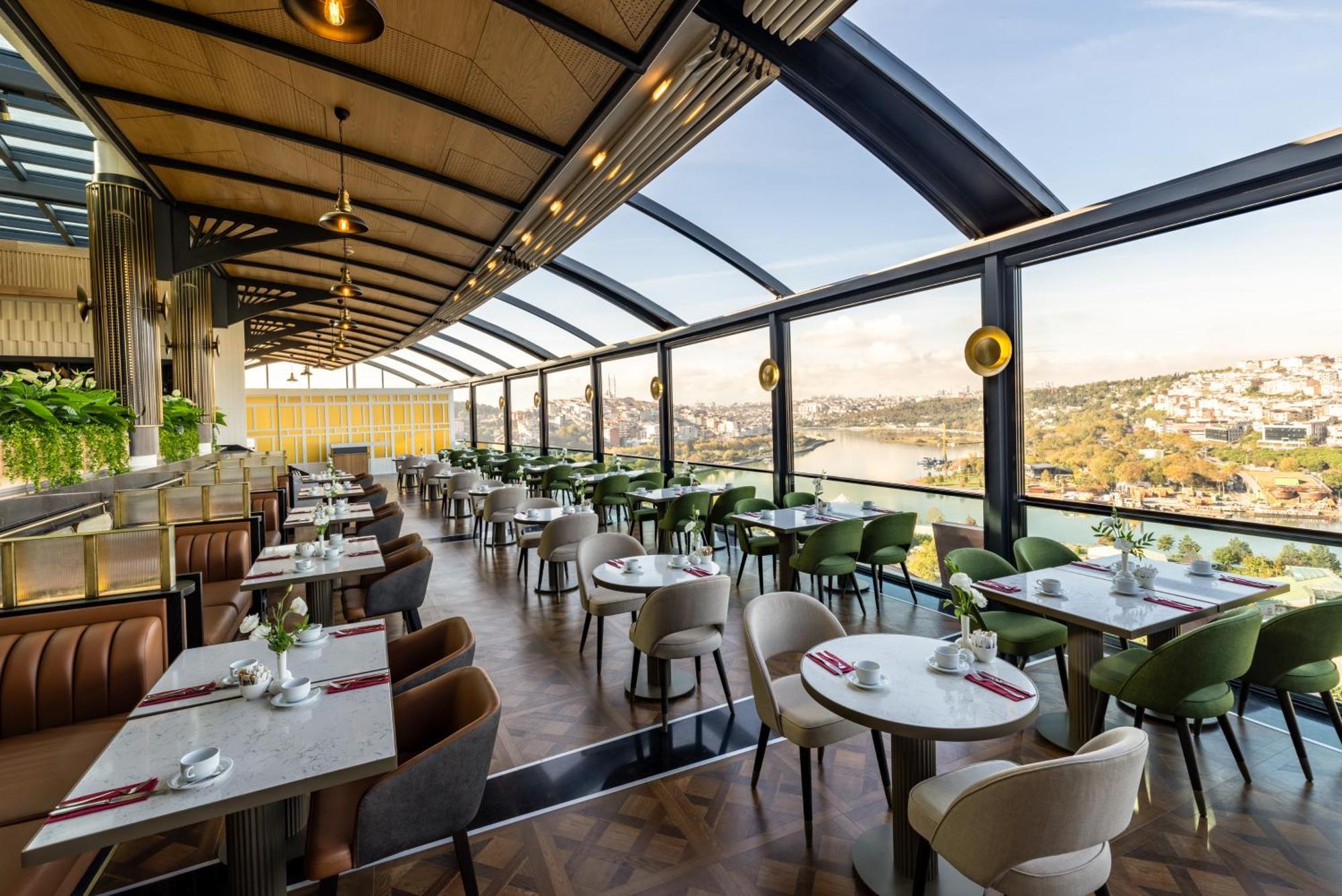 クラリオン ホテル ゴールデン ホーン イスタンブール エクステリア 写真 The Sky Bar