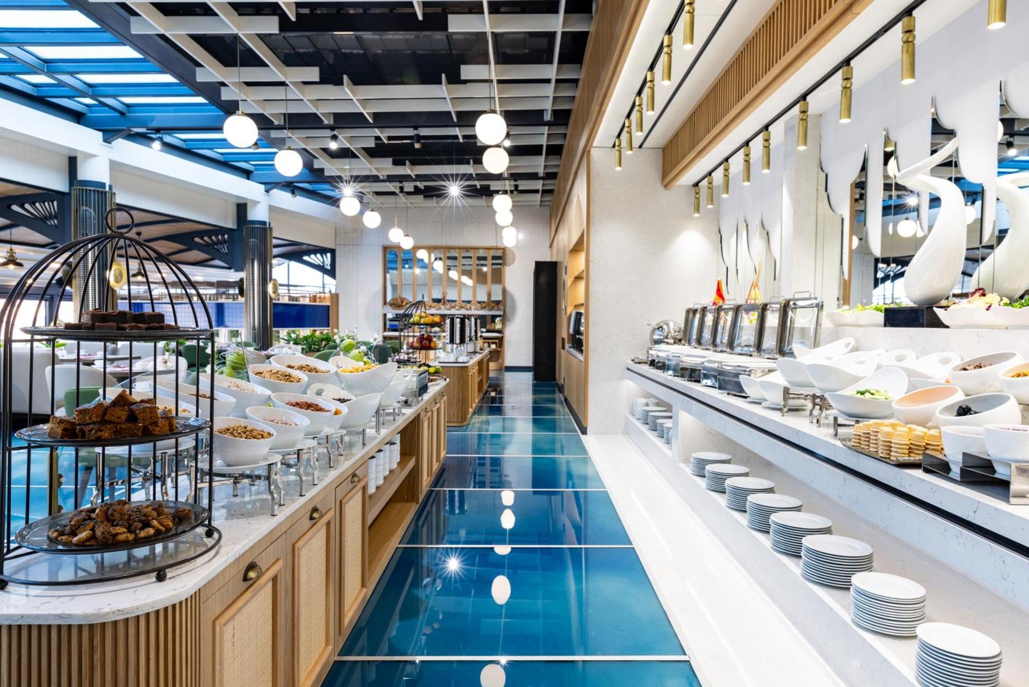 クラリオン ホテル ゴールデン ホーン イスタンブール エクステリア 写真 The buffet at the lounge