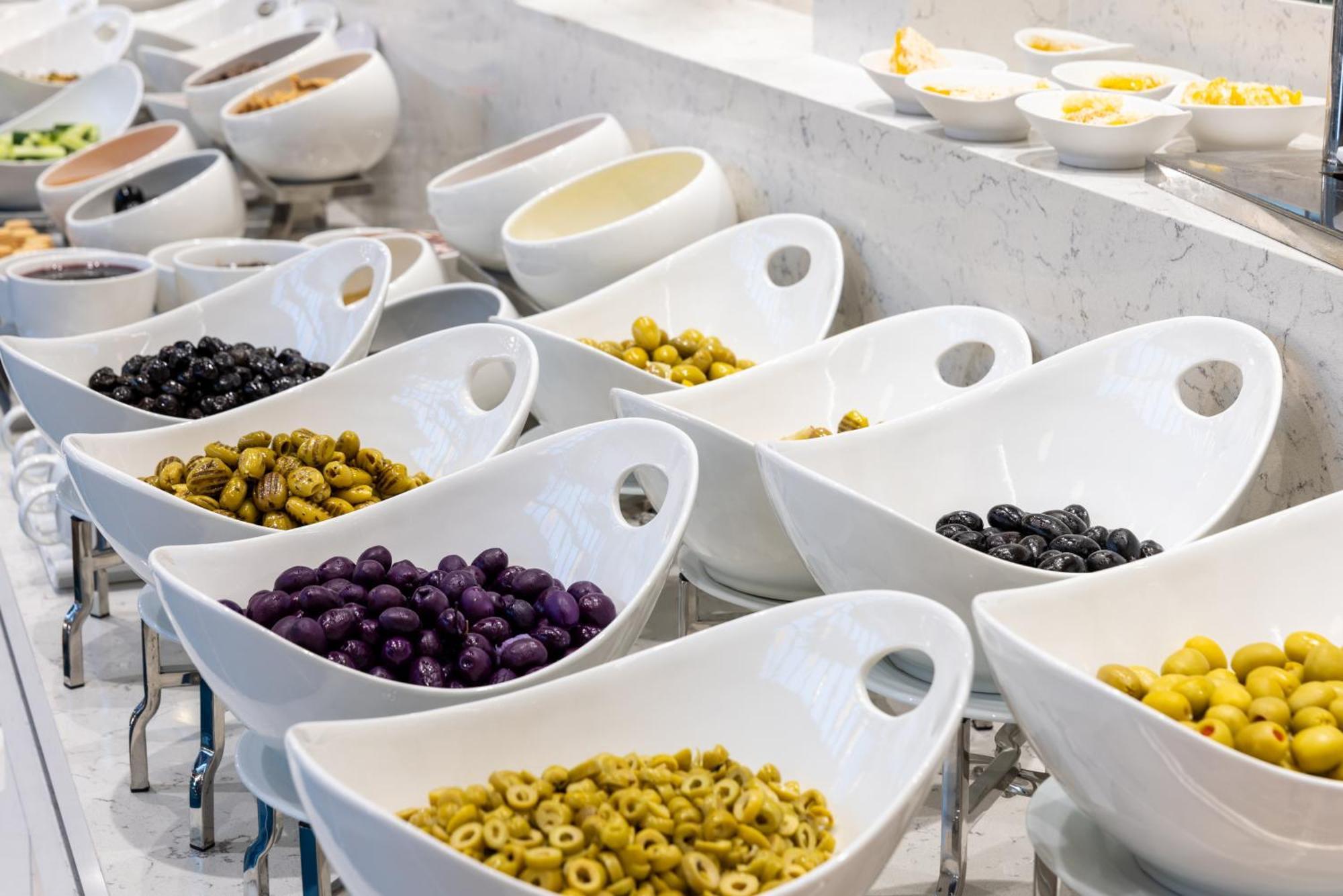 クラリオン ホテル ゴールデン ホーン イスタンブール エクステリア 写真 Olives