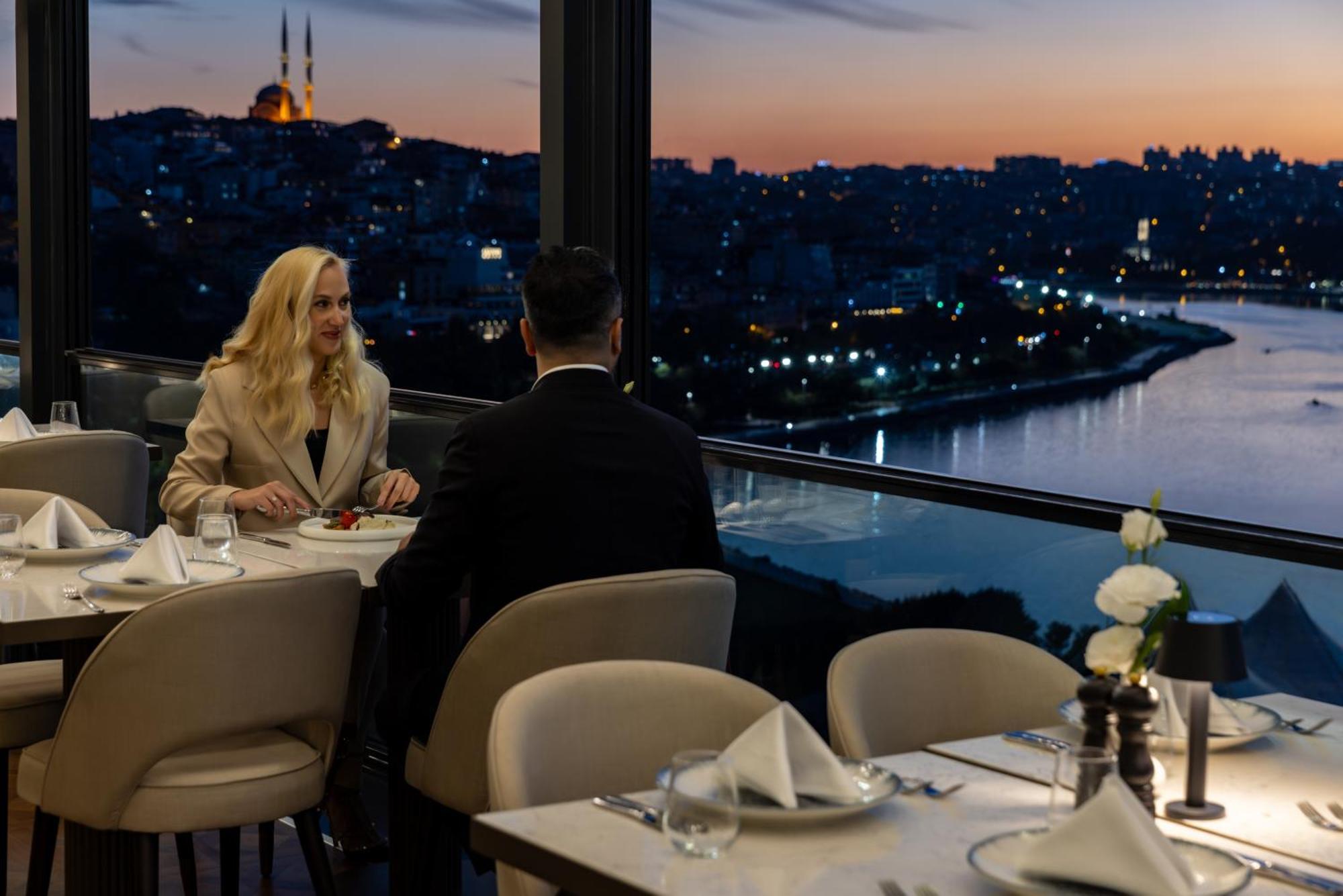 クラリオン ホテル ゴールデン ホーン イスタンブール エクステリア 写真 The Bosphorus Restaurant
